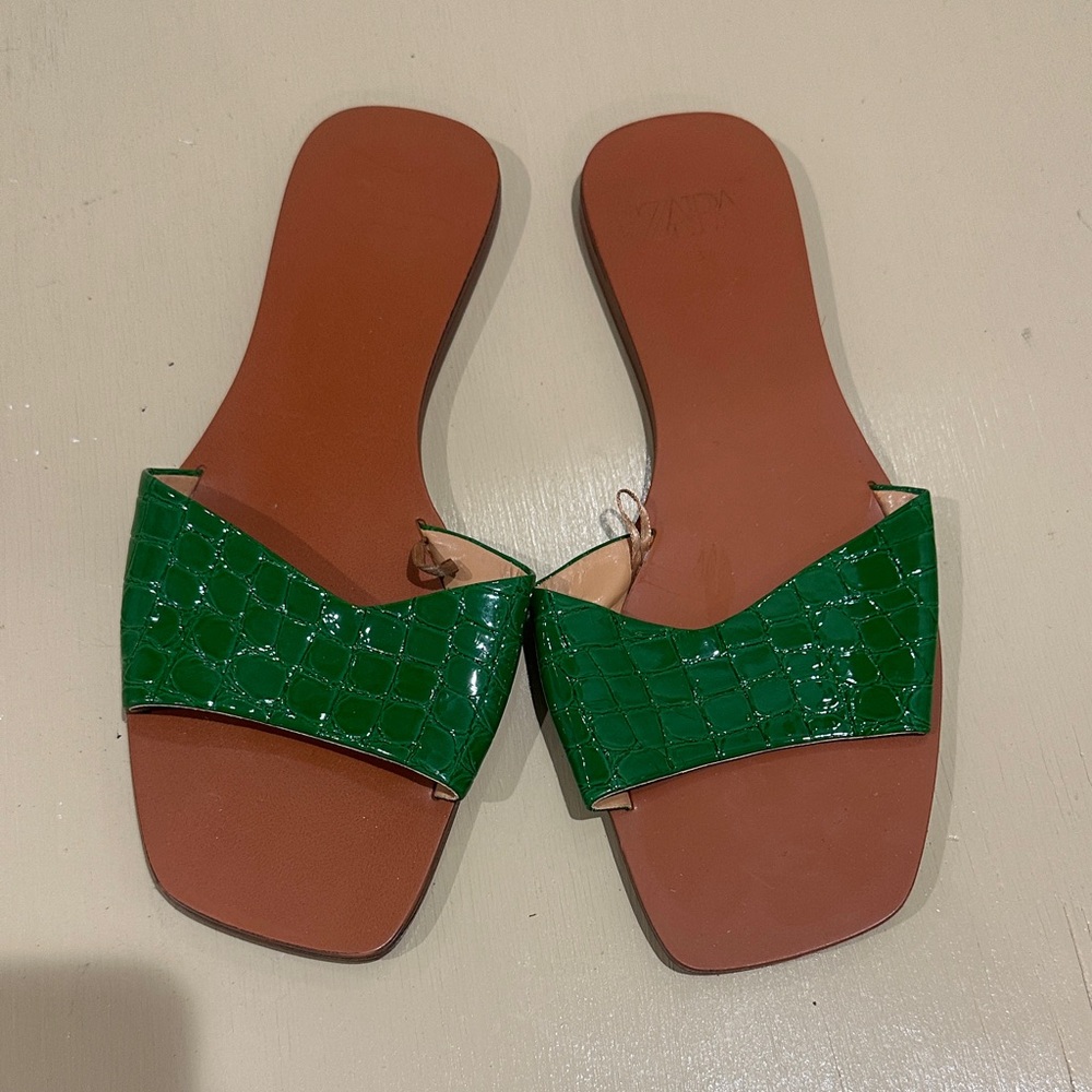 Zara Green Croc-Patterned Sandals